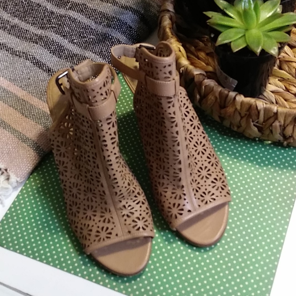 EUC Via Spiga Laser Cut Leather Stacked Heels